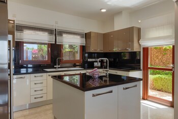 aphrodite hills golf and spa resort residences mythos villas