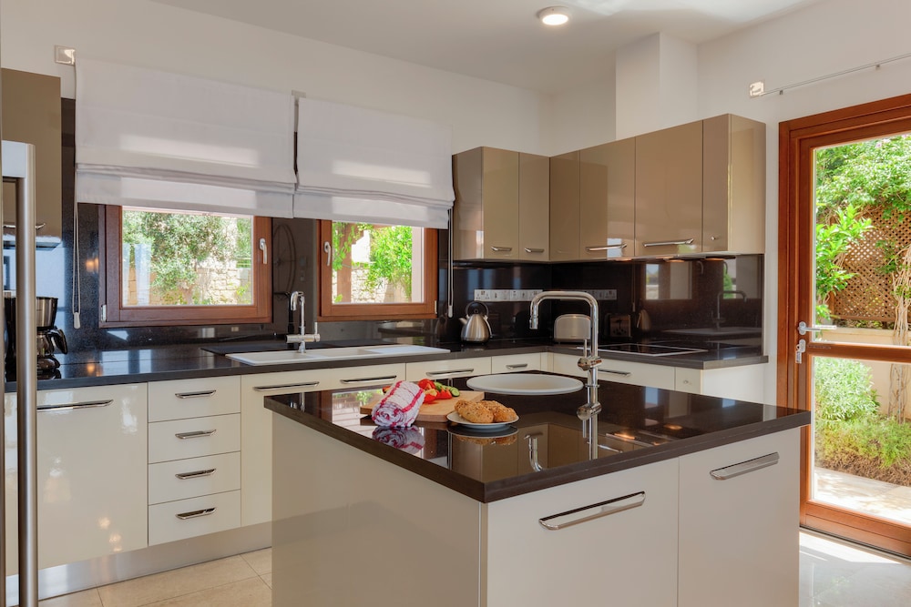 aphrodite hills golf and spa resort residences mythos villas