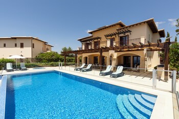 aphrodite hills golf and spa resort residences mythos villas