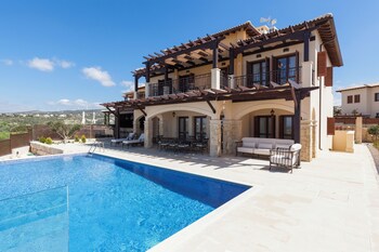 aphrodite hills golf and spa resort residences mythos villas