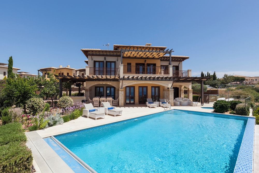 aphrodite hills golf and spa resort residences mythos villas