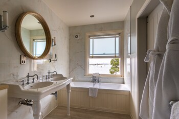 harbour hotel christchurch