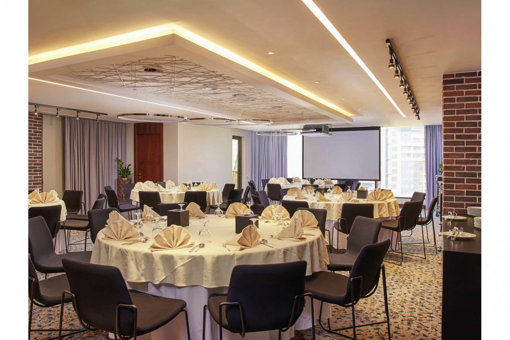 mercure suites dubai barsha heights