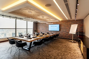 mercure suites dubai barsha heights