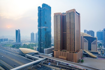 mercure suites dubai barsha heights