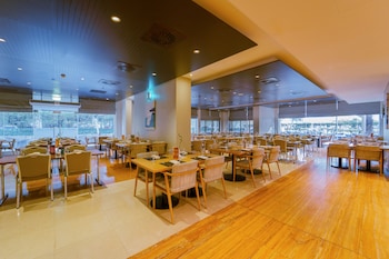 mercure suites dubai barsha heights