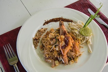 the hideaway pariya haad yuan ko pha ngan