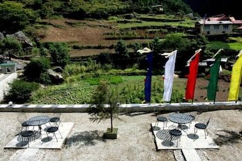 mountain lodges of nepal monjo