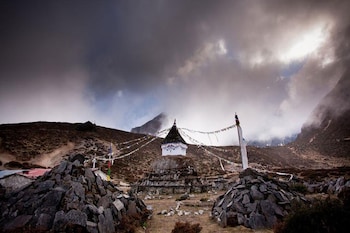 mountain lodges of nepal monjo