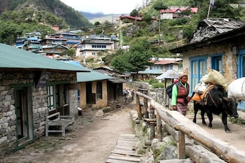 mountain lodges of nepal monjo