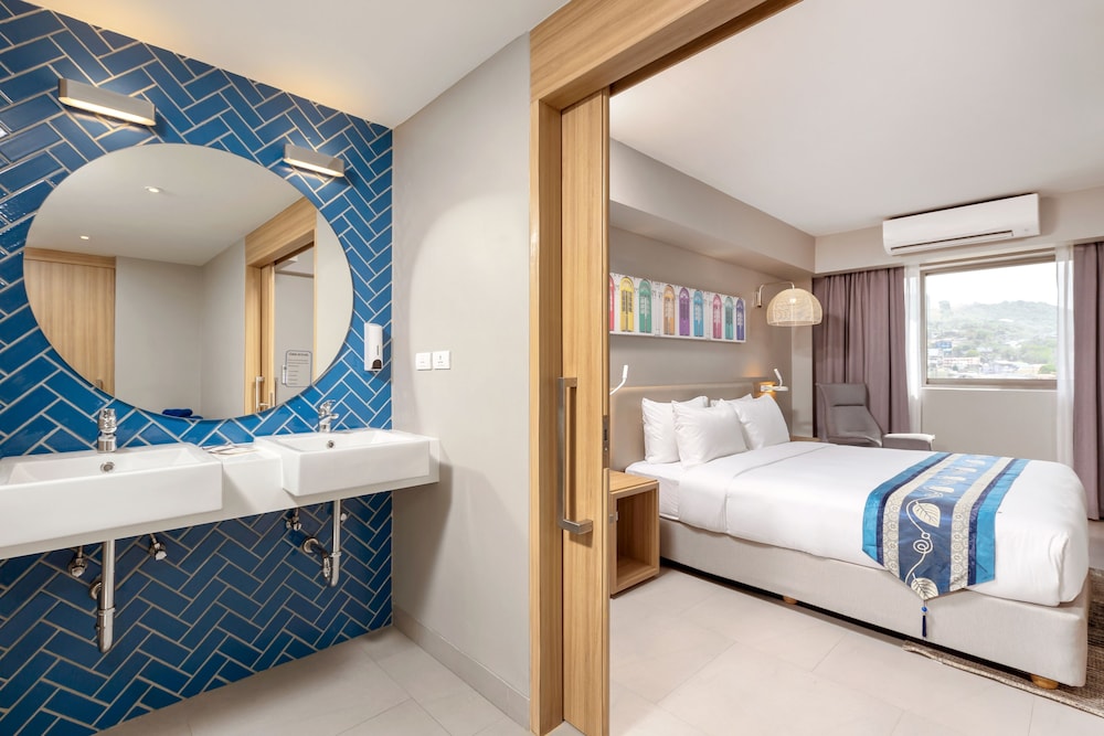journeyhub phuket patong