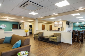 Suburban Studios Monaca - Pittsburgh,Center Township>>Beaver,2 star