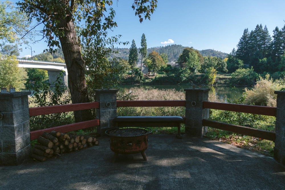 Riverfront Inn Roseburg,Roseburg>>Douglas County,2 star