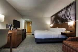 clarion pointe hopkinsville near the bruce convention center