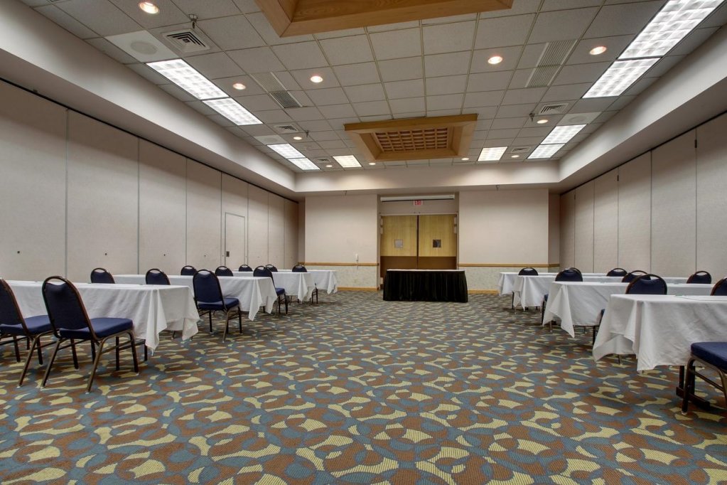 clarion pointe hopkinsville near the bruce convention center