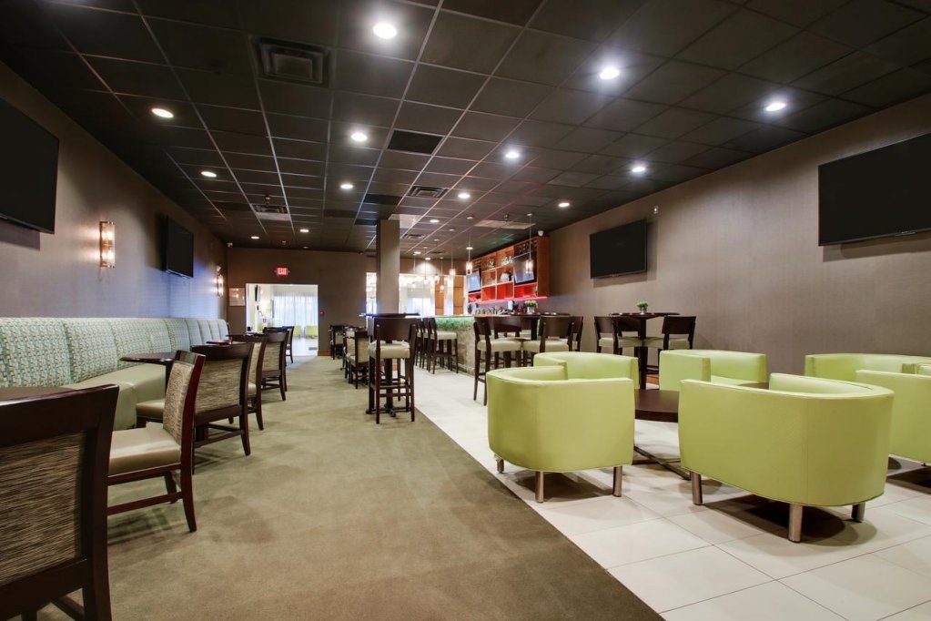 clarion pointe hopkinsville near the bruce convention center