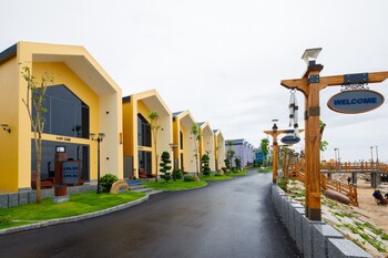 tran chau beach and resort