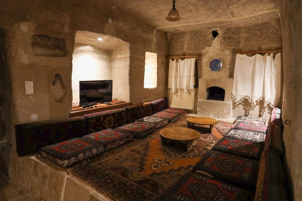 peri cave hotel
