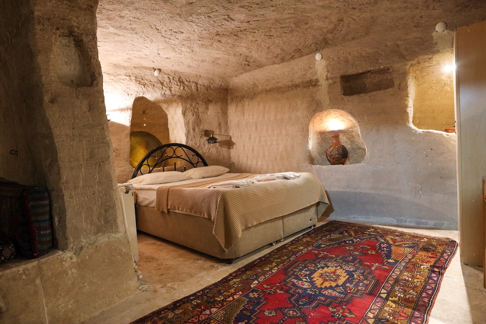 peri cave hotel