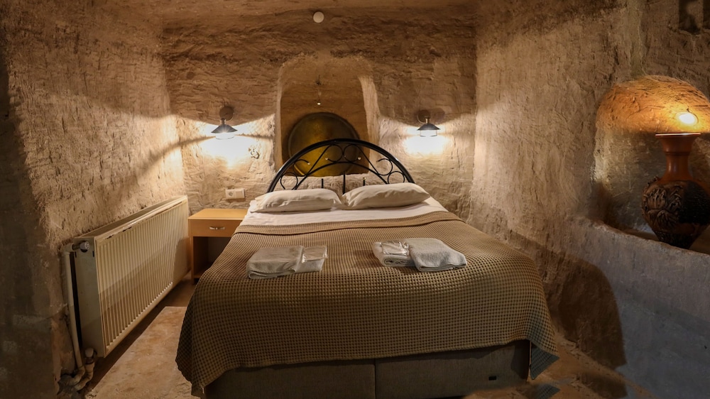 peri cave hotel