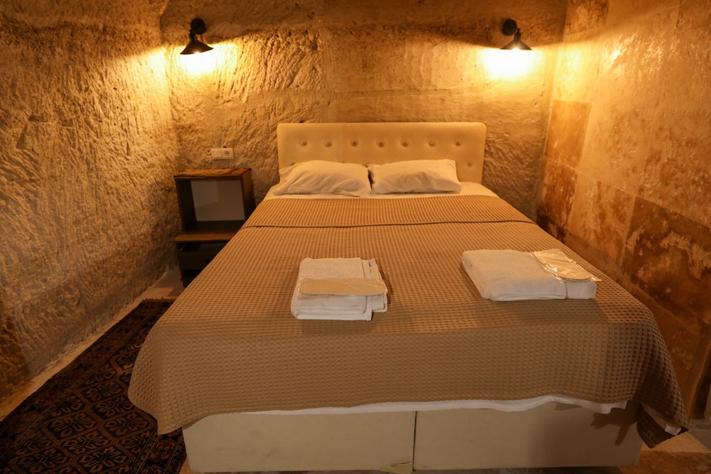 peri cave hotel