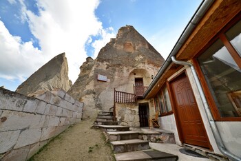 peri cave hotel