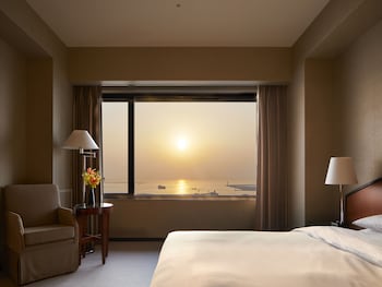 grand prince hotel osaka bay