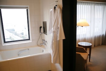 grand prince hotel osaka bay