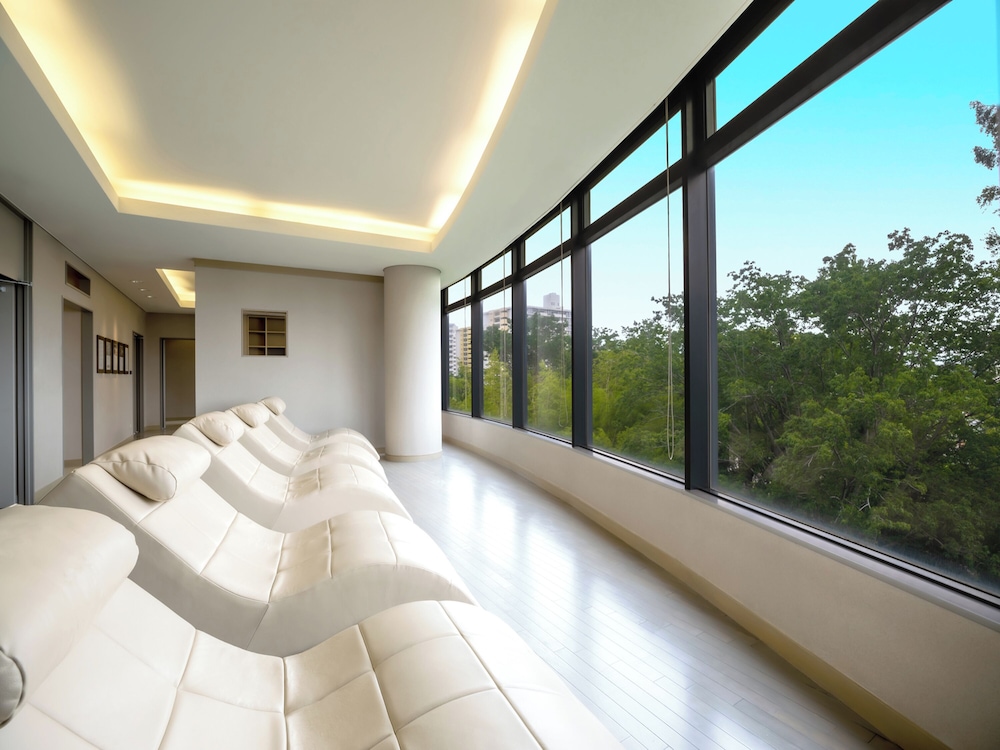 grand prince hotel osaka bay