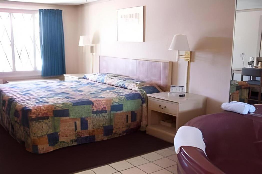 Knights Inn Rossford,Rossford>>Lucas County,2 star