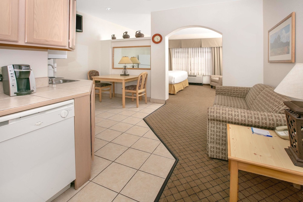 cash rewards inn and suites