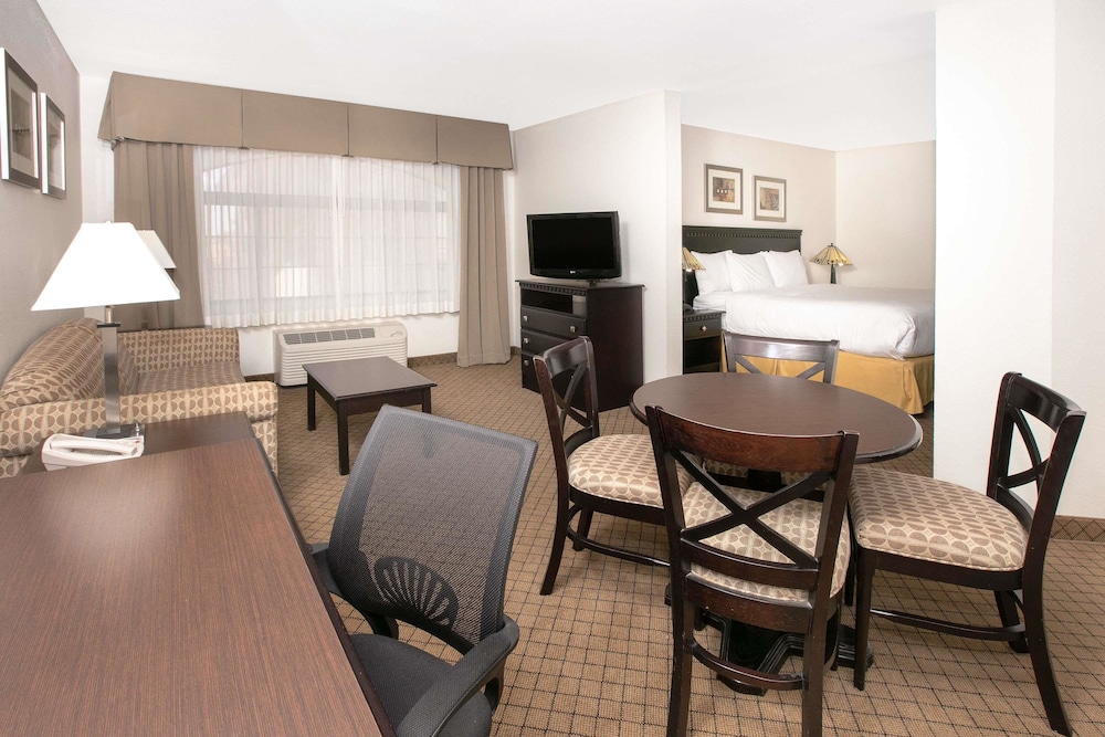cash rewards inn and suites