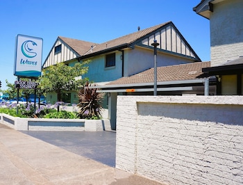 waves motel and apartments