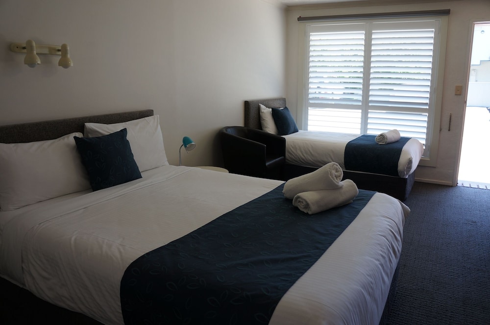 waves motel and apartments