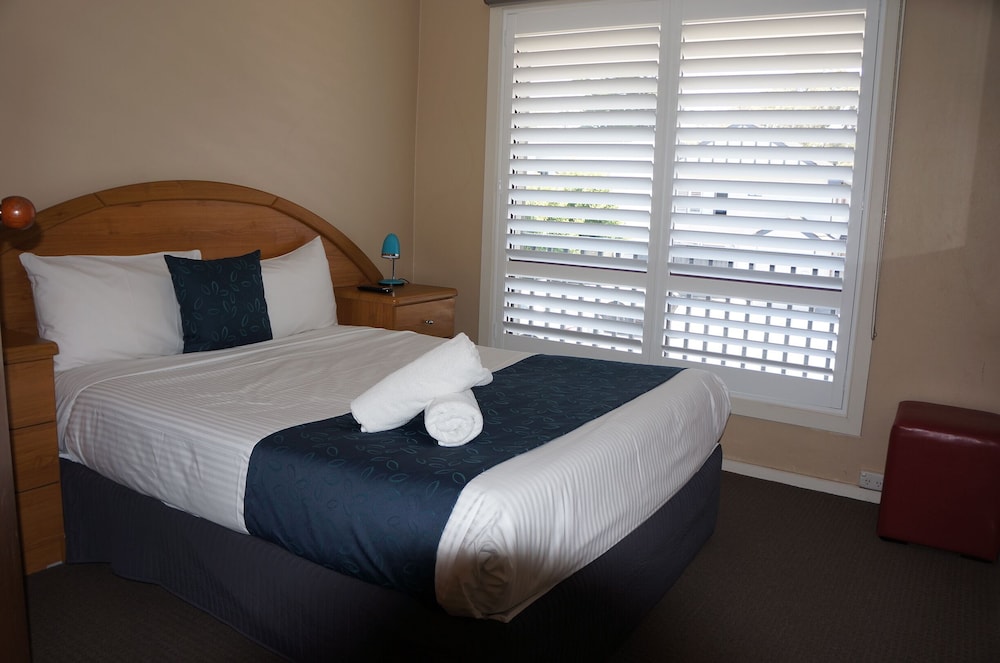 waves motel and apartments