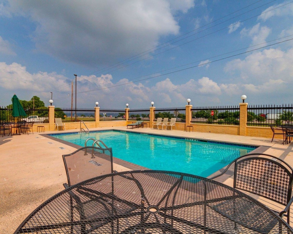 comfort suites lake ray hubbard