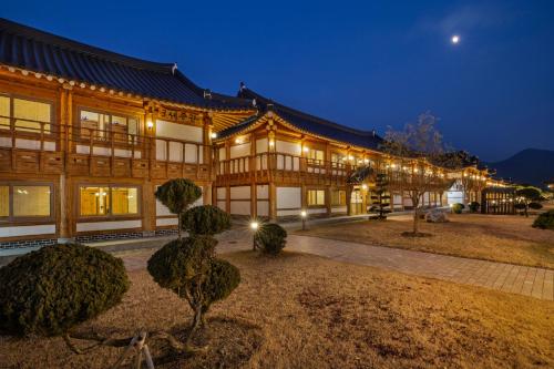 jeonju wangyijimil hanok hotel
