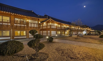 jeonju wangyijimil hanok hotel