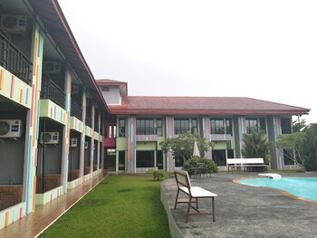 roomquest chonburi phanat nikhom