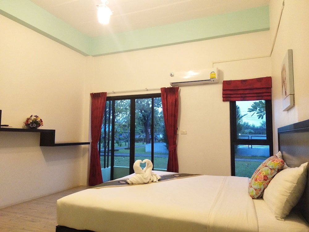 roomquest chonburi phanat nikhom