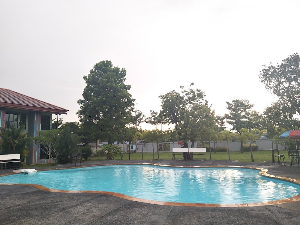 roomquest chonburi phanat nikhom