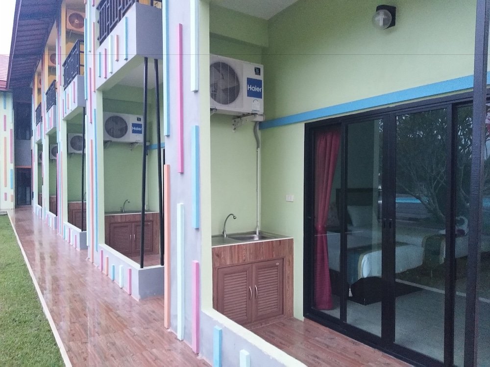 roomquest chonburi phanat nikhom