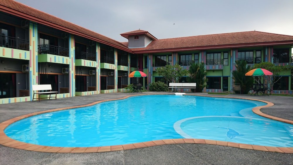 roomquest chonburi phanat nikhom