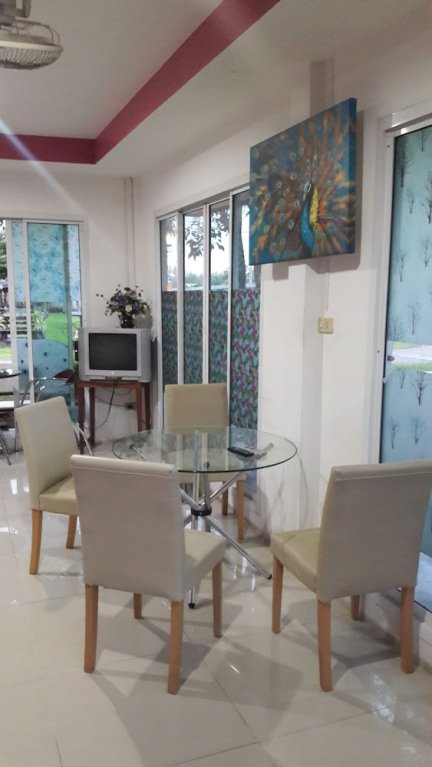 roomquest chonburi phanat nikhom