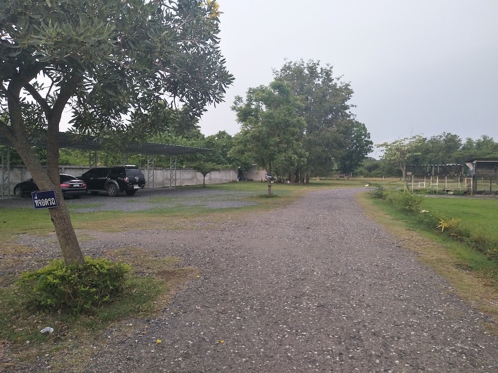 roomquest chonburi phanat nikhom