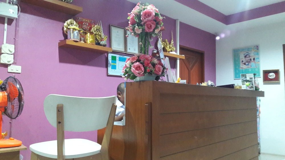 roomquest chonburi phanat nikhom