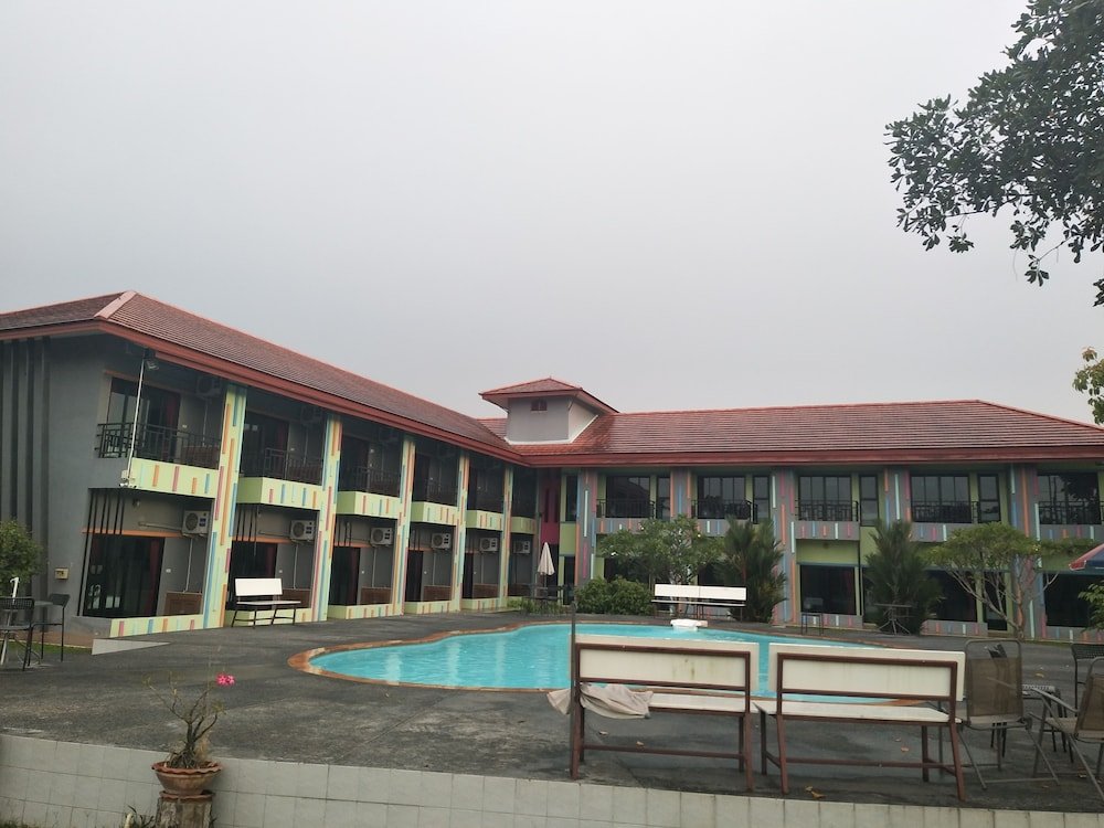 roomquest chonburi phanat nikhom