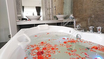 punika pool villa hua hin