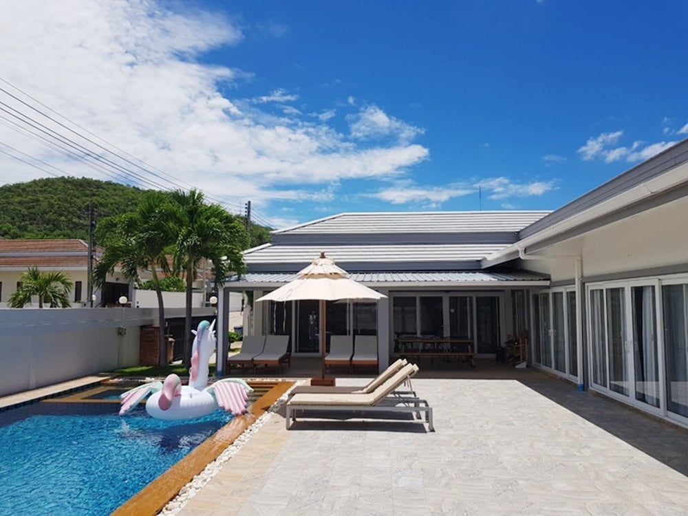 punika pool villa hua hin