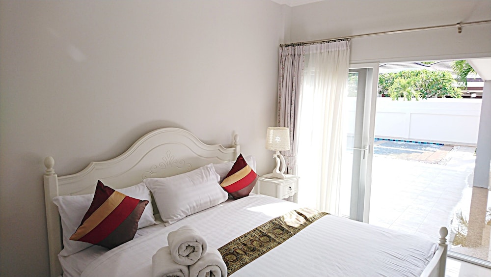 punika pool villa hua hin